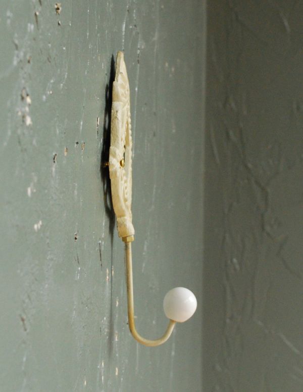 フック・フックボード　住宅用パーツ　アイアン製アンティーク風WHミラーフック（菱形）。横から見るとこんな感じです。(u-769)