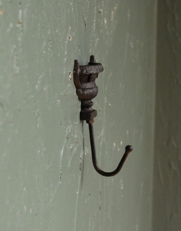 フック・フックボード　住宅用パーツ　アンティーク風アイアン製フック（ポット）A。横から見るとこんな感じです。(u-775)