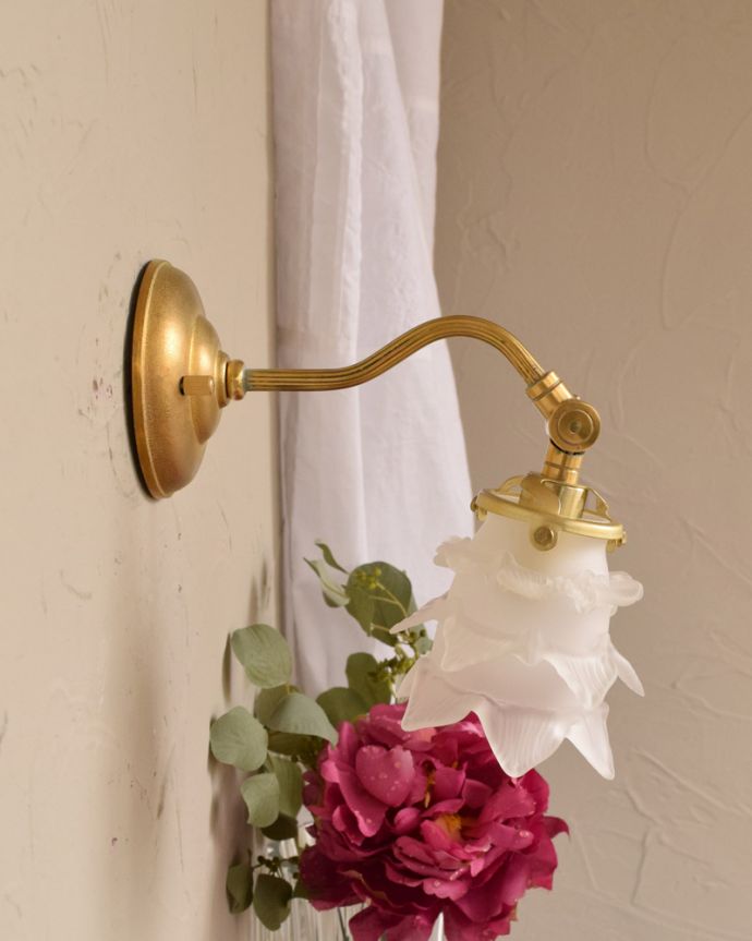 壁付けブラケット　照明・ライティング　ウォール ブラケット（ゴールド色・電球なし）。小ぶりなサイズなのでどこにでも取り付けやすいライトです。(wr-060-c)