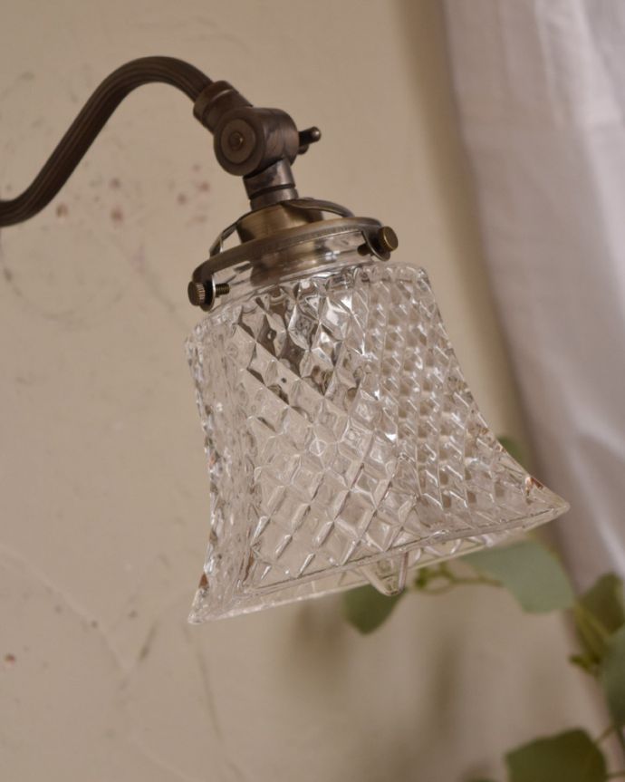 壁付けブラケット 照明・ライティング ウォールブラケット(アンティーク色・電球なし)。ダイヤカットがとってもキレイなシェードです。(wr-061-c)