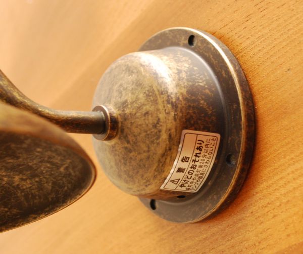 壁付けブラケット 照明・ライティング 真鍮製ウォールブラケット(外灯・アンティーク色)(電球セット)。無垢材の真鍮にアンティーク色で仕上げたこだわりのデザインです。(wr-079)