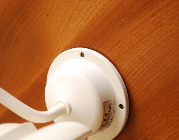 壁付けブラケット　照明・ライティング　真鍮製ウォールブラケット（外灯・ホワイト）（電球セット）。無垢材の真鍮にアンティークホワイトカラーで仕上げたこだわりのデザインです。(wr-080)