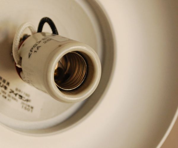 壁付けブラケット　照明・ライティング　真鍮製ウォールブラケット（外灯・ホワイト）（電球セット）。日本球対応の壁付けランプです。(wr-080)