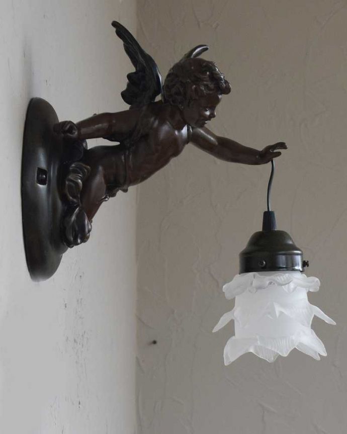 壁付けブラケット 照明・ライティング アンティーク風エンジェルウォールブラケットランプ(ブラウン)(E12ナツメ球付)。在庫数が足りない場合でも、お時間を頂ければご準備出来ますので、ご希望の方はご注文の際、備考欄にご希望の数を書いてください。(wr-081)