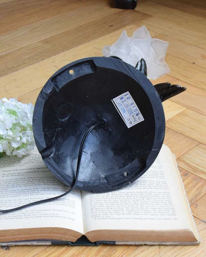 壁付けブラケット 照明・ライティング アンティーク風エンジェルウォールブラケットランプ(ブラウン)(E12ナツメ球付)。壁の中に配線をする場合は、電気屋さんによる取り付け工事が必要です。(wr-081)