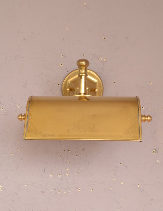 壁付けブラケット　照明・ライティング　壁に付けるだけでお洒落なインテリア、真鍮製のウォールランプＡ（Ｅ17丸球付）。正面から見るとこんな感じです。(wr-084)