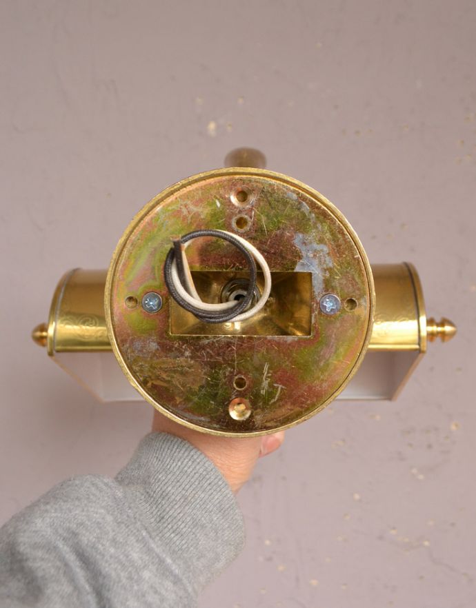 壁付けブラケット　照明・ライティング　壁に付けるだけでお洒落なインテリア、真鍮製のウォールランプＡ（Ｅ17丸球付）。※配線に直結するので、電気屋さんによる取り付け工事が必要です。(wr-084)