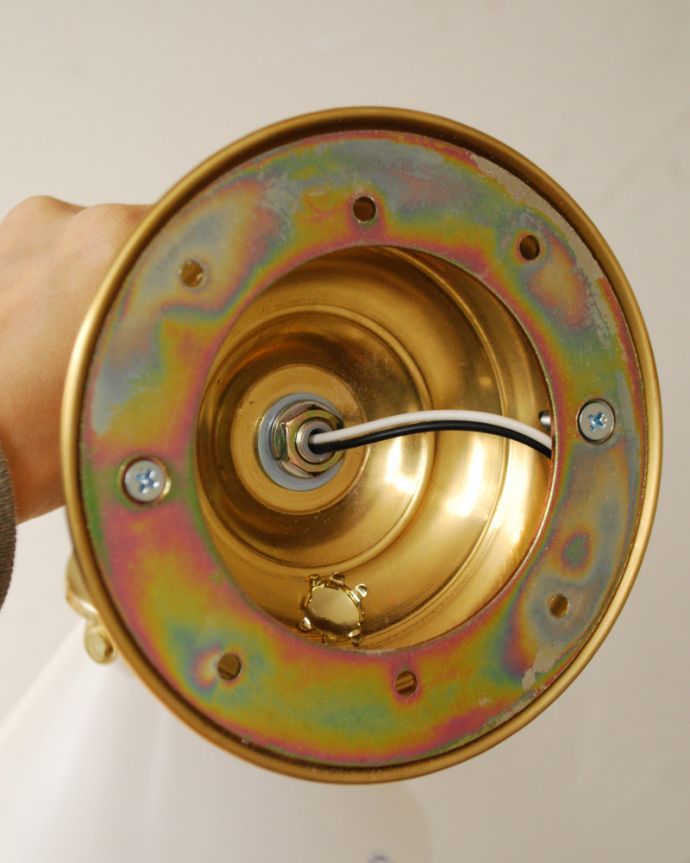 壁付けブラケット　照明・ライティング　温かい明かりで和む、ボーンチャイナのウォールランプ（ゴールド色・電球なし）。電器屋さんに、壁からの配線に直接取り付け工事をお願いして下さい。(wr-086)