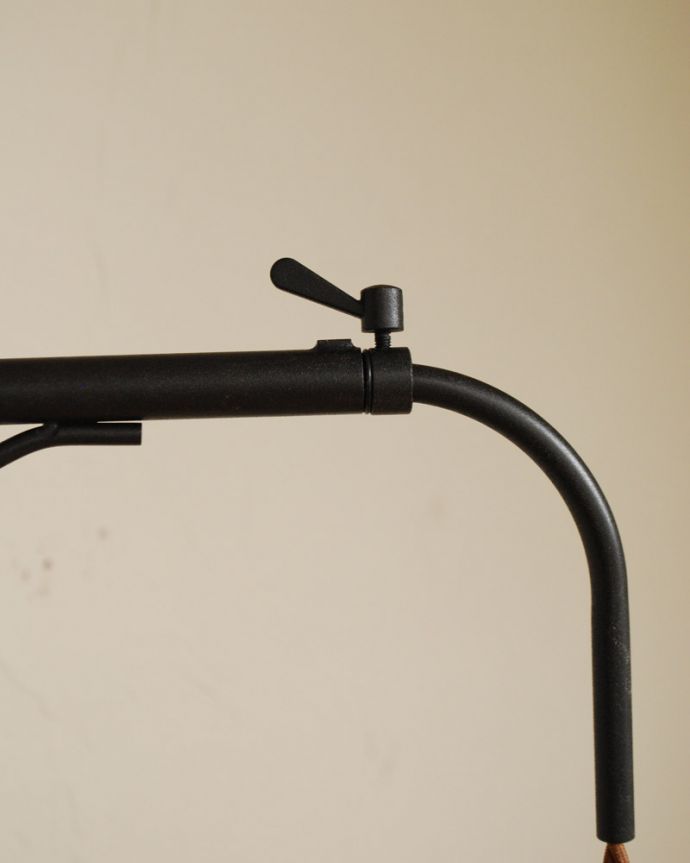 壁付けブラケット　照明・ライティング　スチールシェードのウォールブラケット（ＩＶ）（電球なし）。ランプシェードは１回転します。(wr-102)