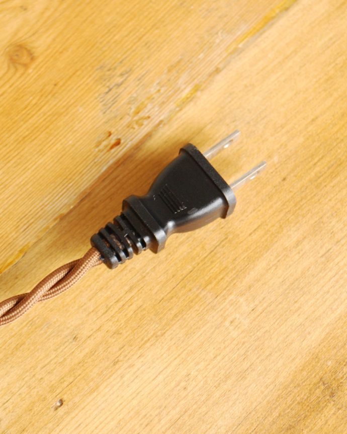 壁付けブラケット　照明・ライティング　スチールシェードのウォールブラケット（ＩＶ）（電球なし）。コンセントで簡単につなぐだけです。(wr-102)