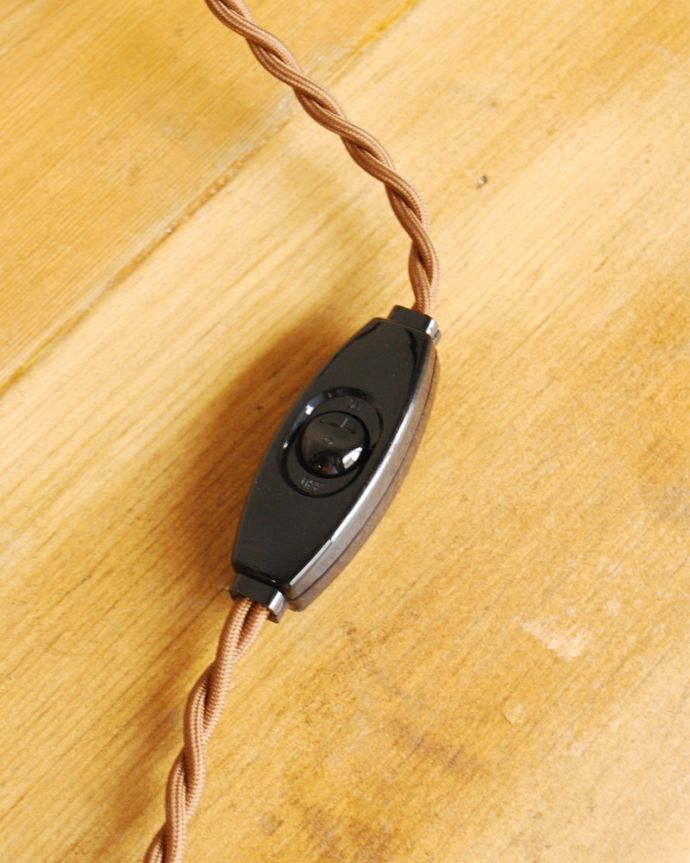 壁付けブラケット　照明・ライティング　スチールシェードのウォールブラケット（GN）（電球なし）。スイッチです。(wr-104)