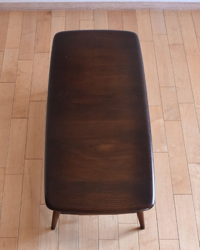 アーコールの家具 アンティーク家具 長方形のコーヒーテーブル、1970年代のアンティークアーコール家具。きちんとお直ししているので、天板もキレイな状態です。(x-340-f)