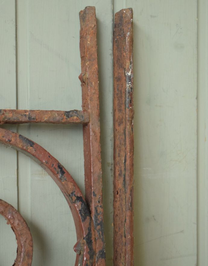 ドア・ゲート　アンティーク家具　1930年代のアンティーク アイアンレース。薄いので気軽に置いてみてください。(x-374-f-1)