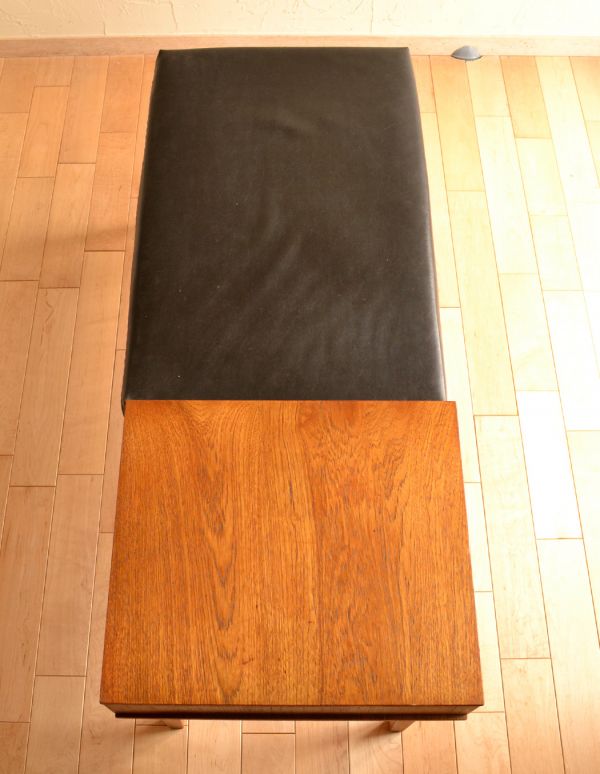 アンティーク チェア シンプルな北欧インテリア、ヴィンテージのテレフォンベンチ(電話台)。リビングやダイニングにちょっと置けば、バッグを置く台になったり、腰掛けるベンチとしても使えます。(x-380-c)