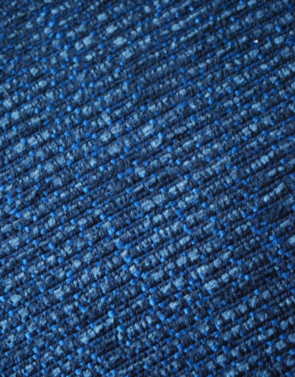 ダイニングチェア アンティーク チェア スカンジナビアンなヴィンテージチェア、ブルー×ブラックのダイニングチェア。鮮やかなブルーの生地は、空間のアクセントカラーにピッタリです。(x-381-c)