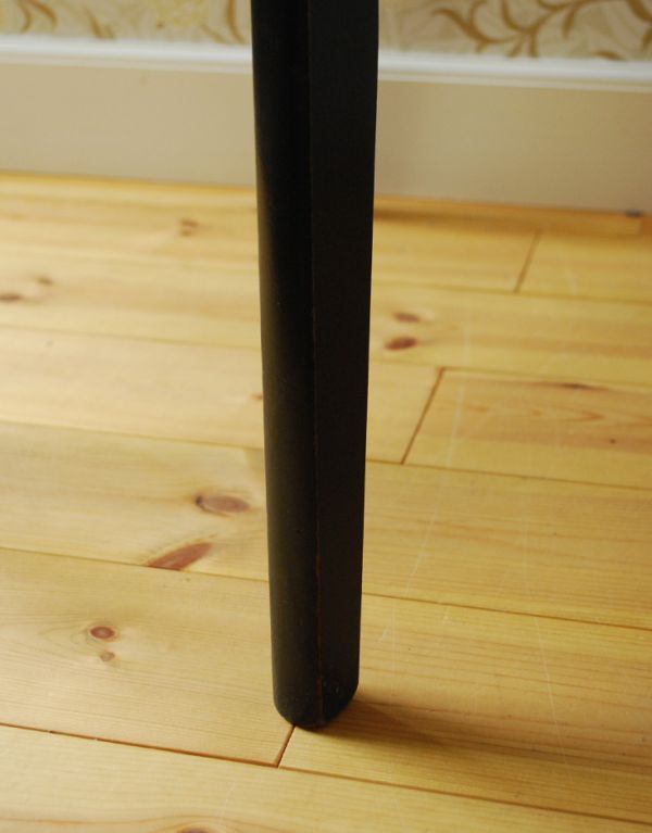 ダイニングチェア アンティーク チェア スカンジナビアンなヴィンテージチェア、ブルー×ブラックのダイニングチェア。きちんとお直ししていますので、大柄な男性でも安心してお掛け下さい。(x-381-c)