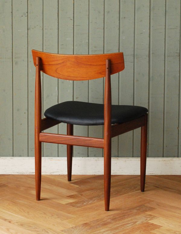 G-PLAN(Gプラン) アンティーク チェア ビンテージの北欧椅子、木製フレームのG-planダイニングチェア。後ろ姿にも自信アリ!並べた時に後ろから見ることも多い椅子。(x-463-c)