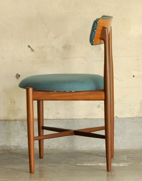 G-PLAN(Gプラン)　アンティーク チェア　Gプランのフレスコシリーズのヴィンテージチェア、ダイニングチェア（ブルーグリーン）。横から見た感じ。(x-401-c)