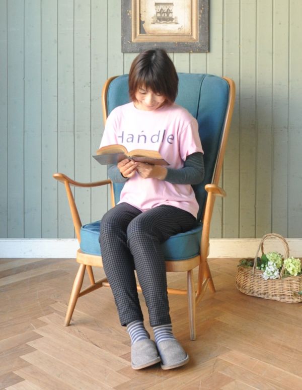 アーコールの家具　アンティーク チェア　アーコール社のアンティークソファ、1人掛けのラウンジチェア。ゆったりくつろげる一人掛けソファは、憧れのインテリア！一脚あるだけで、お部屋がお洒落な雰囲気になります。(x-404-c)