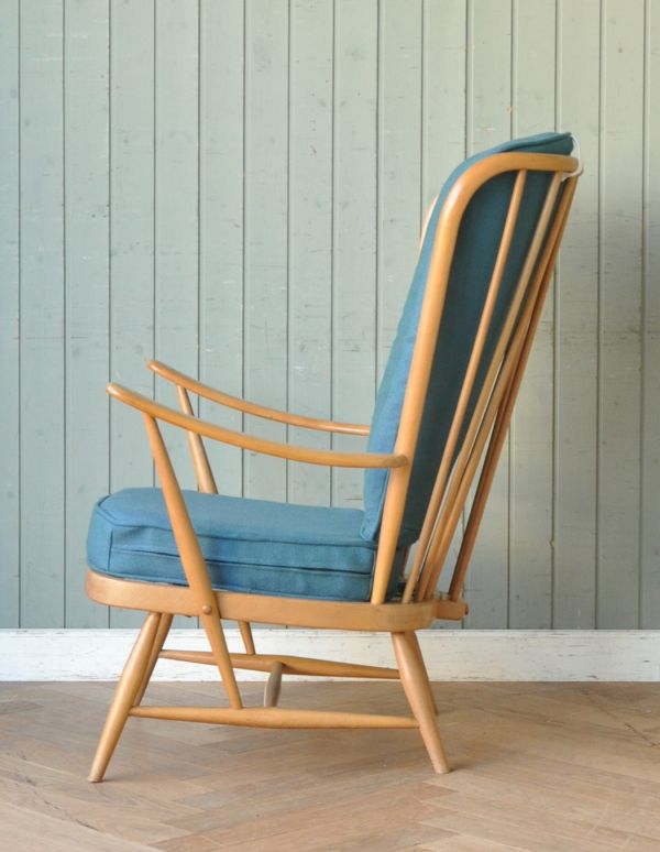 アーコールの家具　アンティーク チェア　アーコール社のアンティークソファ、1人掛けのラウンジチェア。深く腰掛けると、とっても気持ちいいです。(x-404-c)