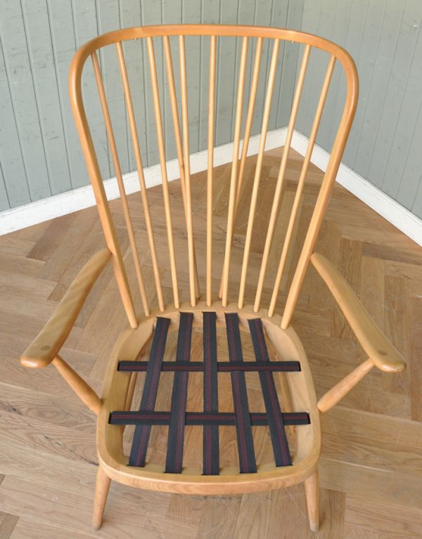 アーコールの家具　アンティーク チェア　アーコール社のアンティークソファ、1人掛けのラウンジチェア。クッションを取ると、こんな感じです。(x-404-c)