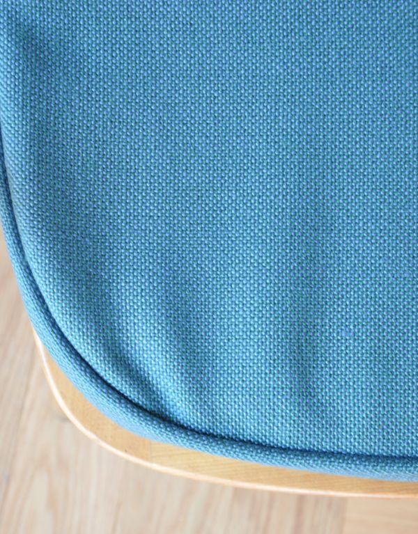 アーコールの家具　アンティーク チェア　アーコール社のアンティークソファ、1人掛けのラウンジチェア。カバーは全て新しいものに張り替えています。(x-404-c)