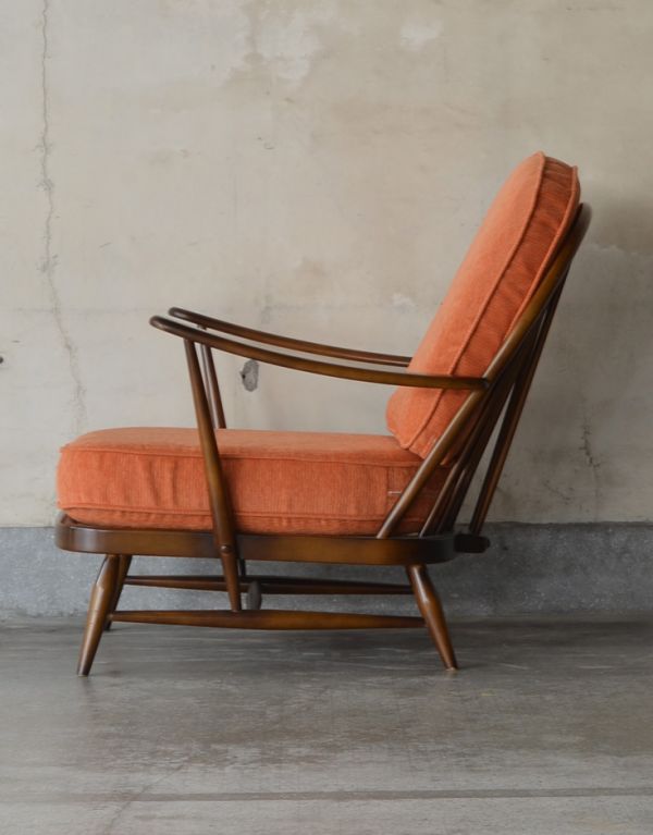 アーコールの家具　アンティーク チェア　アーコール社のアンティークソファ、1人掛けのラウンジチェア(オレンジ)。深く腰掛けると、とっても気持ちいいです。(x-409-c)