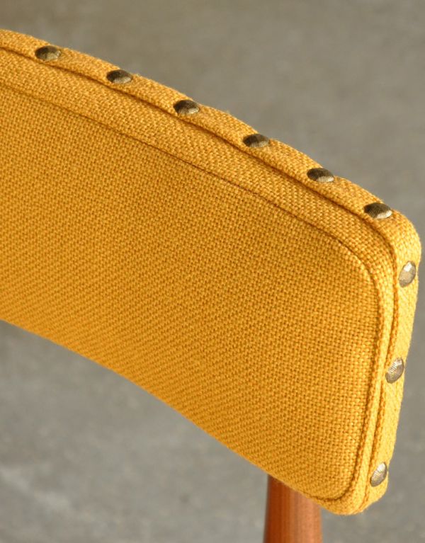 ダイニングチェア アンティーク チェア Gプランのフレスコシリーズのヴィンテージチェア、ダイニングチェア(イエロー)。新しい生地に張り替えています。(x-417-c)