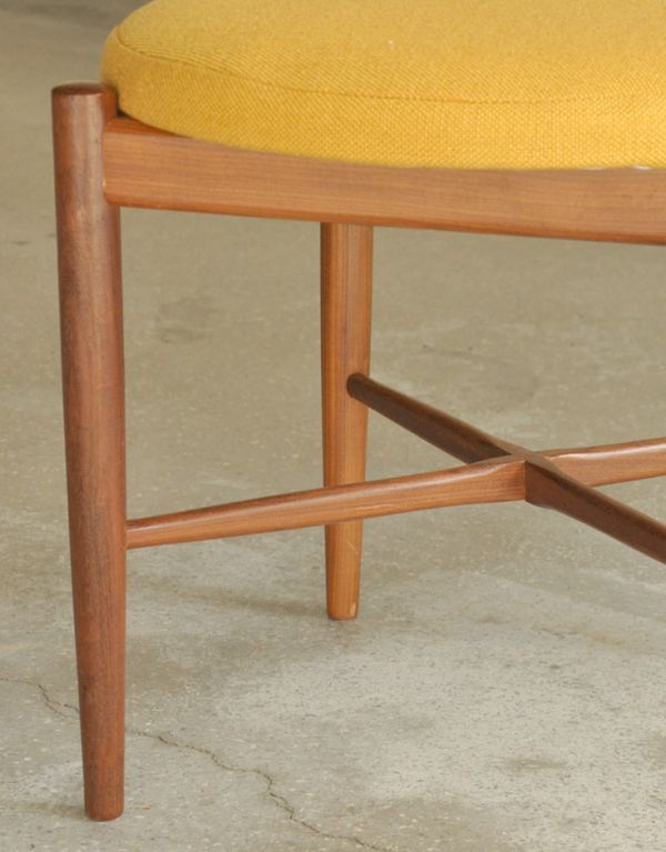 ダイニングチェア アンティーク チェア Gプランのフレスコシリーズのヴィンテージチェア、ダイニングチェア(イエロー)。きちんとお直ししていますので、大柄な男性でも安心してお掛け下さい。(x-417-c)