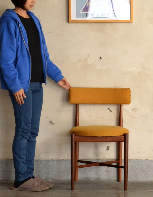 ダイニングチェア アンティーク チェア Gプランのフレスコシリーズのヴィンテージチェア、ダイニングチェア(イエロー)。人気の北欧テイストの家具。(x-417-c)