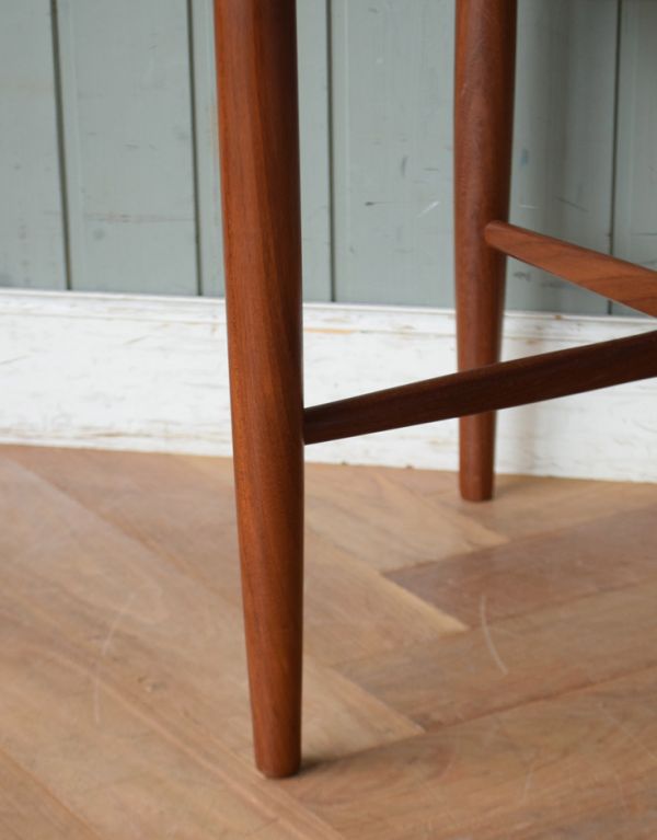 ダイニングチェア　アンティーク チェア　Gプランのフレスコシリーズのヴィンテージチェア、ダイニングチェア（グリーン）。きちんとお直ししていますので、大柄な男性でも安心してお掛け下さい。(x-418-c)