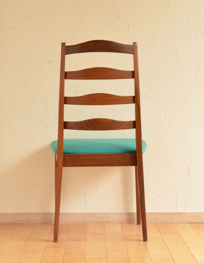 G-PLAN(Gプラン)　アンティーク チェア　長く使える北欧インテリア、シンプルなG-planのダイニングチェア。スッキリとキレイな後ろ姿です。(x-422-c)