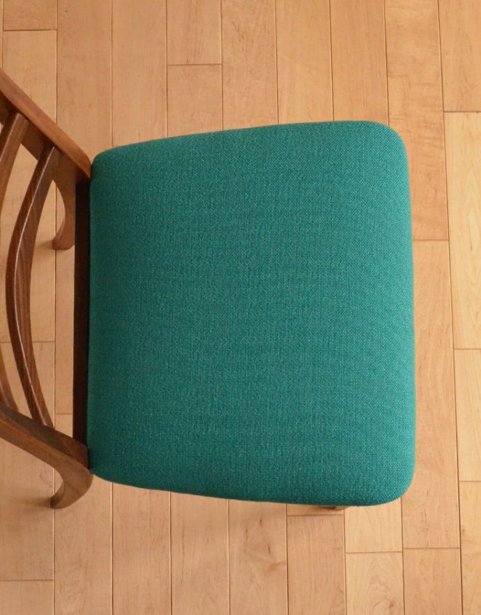 G-PLAN(Gプラン)　アンティーク チェア　長く使える北欧インテリア、シンプルなG-planのダイニングチェア。座面は、クッション付きのタイプ。(x-422-c)