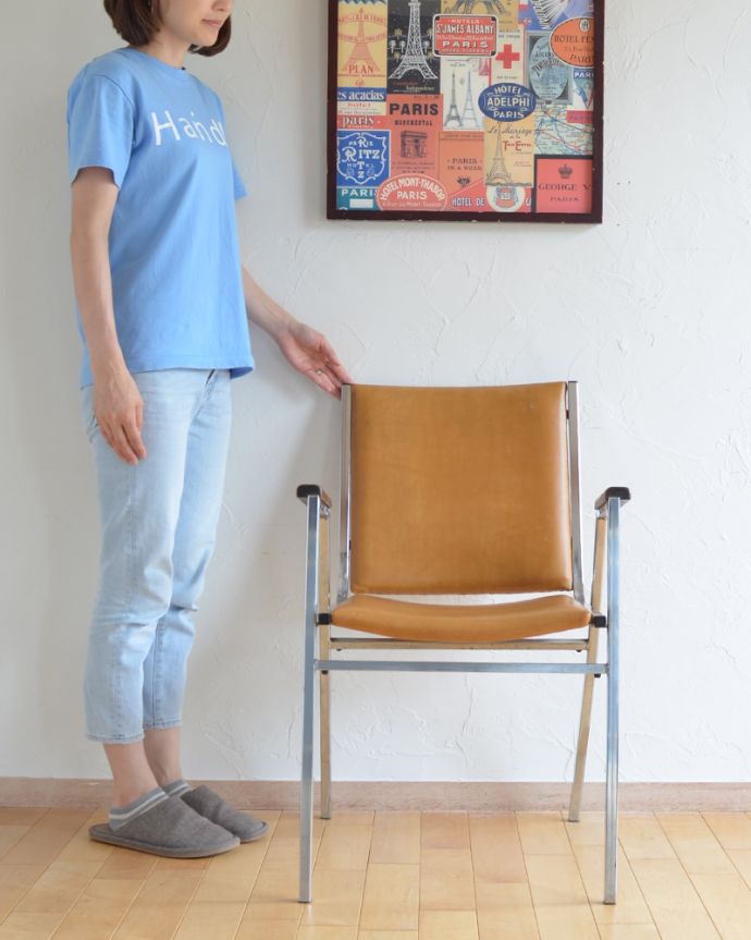 サロンチェア アンティーク チェア クールなアクセントにピッタリ、イギリスで見つけたスチールフレームのヴィンテージアームチェア。クールな印象のモダンなアンティークチェアです。(x-428-c)