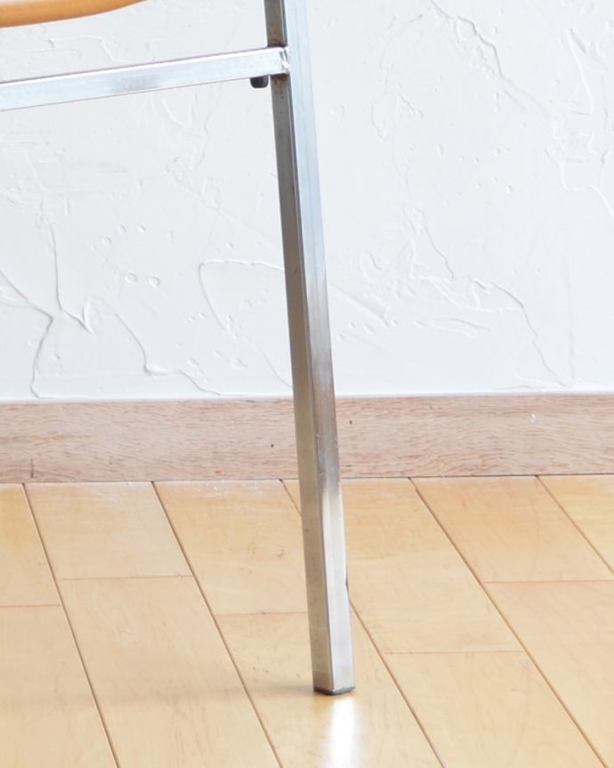 サロンチェア アンティーク チェア クールなアクセントにピッタリ、イギリスで見つけたスチールフレームのヴィンテージアームチェア。メンテナンスをしっかりしてるので安心しておかけ下さい。(x-428-c)