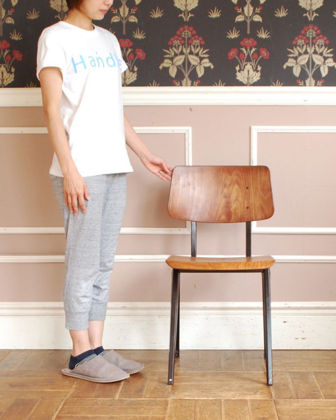 北欧ビンテージスタイル　アンティーク チェア　インダストリアルな雰囲気がカッコイイ、GALVANITAS（ガルバニタス）ヴィンテージチェア。G-planやネイサンなどの北欧インテリアたちとの相性はバツグン！シンプルだけど、温かみのある雰囲気が良く似合うんです。(x-442-c)