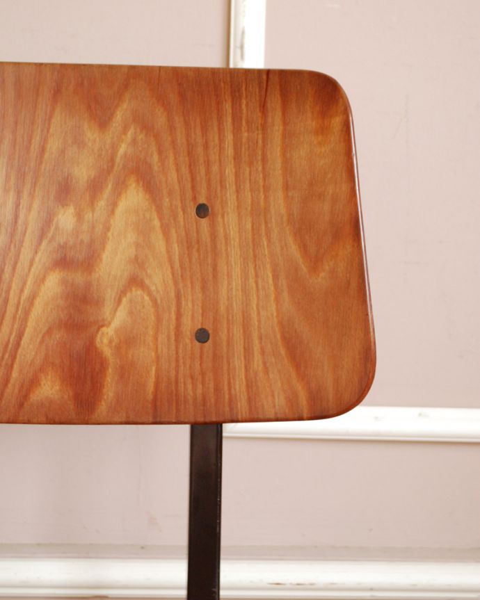 北欧ビンテージスタイル　アンティーク チェア　インダストリアルな雰囲気がカッコイイ、GALVANITAS（ガルバニタス）ヴィンテージチェア。アンティークは新品ではないので、経年変化によるキズはありますが、専門の職人によって目立たないようにキレイにお直しをしています。(x-442-c)