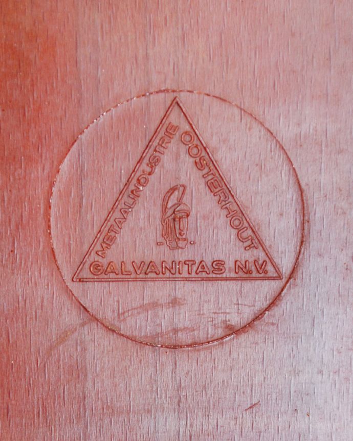 北欧ビンテージスタイル　アンティーク チェア　インダストリアルな雰囲気がカッコイイ、GALVANITAS（ガルバニタス）ヴィンテージチェア。メーカーの刻印があります。(x-442-c)