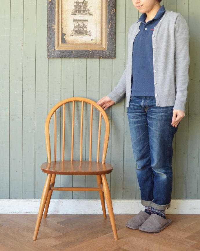 アーコールチェア　アンティーク チェア　北欧スタイルのアンティークのチェア、アンティーク アーコール フープバックチェア（６本タイプ）。どこから眺めてもスッキリしていて、現代の家具ともすんなり溶け込んで相性バツグンなのが人気の秘密。(x-456-c)