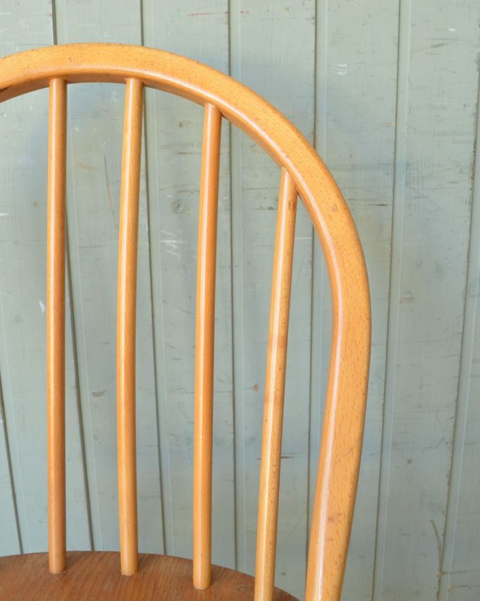 アーコールチェア　アンティーク チェア　北欧スタイルのアンティークのチェア、アンティーク アーコール フープバックチェア（６本タイプ）。カーブの曲線が、ほれぼれする程美しいです。(x-456-c)