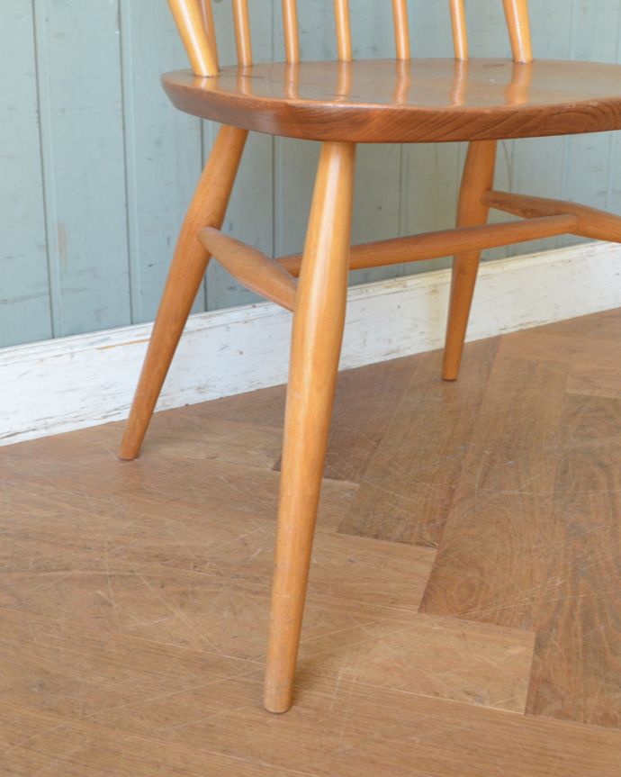 アーコールチェア　アンティーク チェア　北欧スタイルのアンティークのチェア、アンティーク アーコール フープバックチェア（６本タイプ）。繊細な脚。(x-456-c)