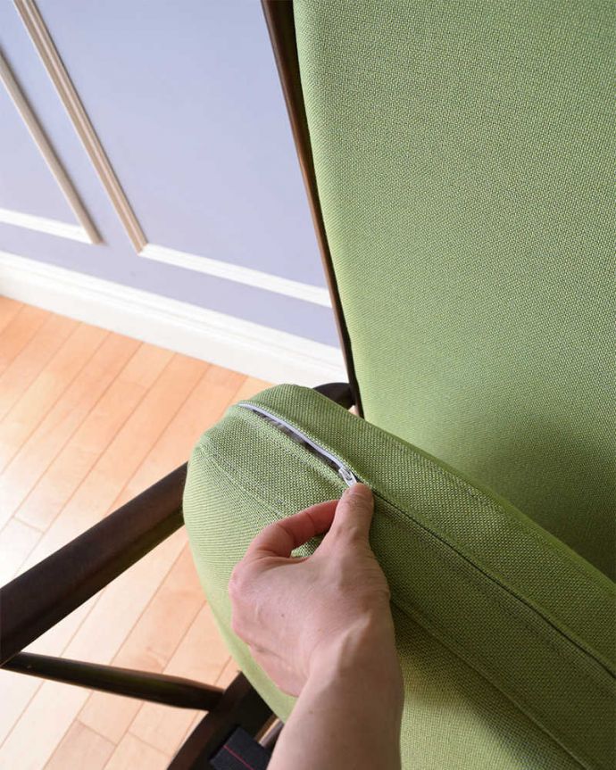 アーコールの家具　アンティーク チェア　アーコール社のアンティークソファ、1人掛けのラウンジチェア。座面は、チャックでカバーリング式になっています。(x-459-c)