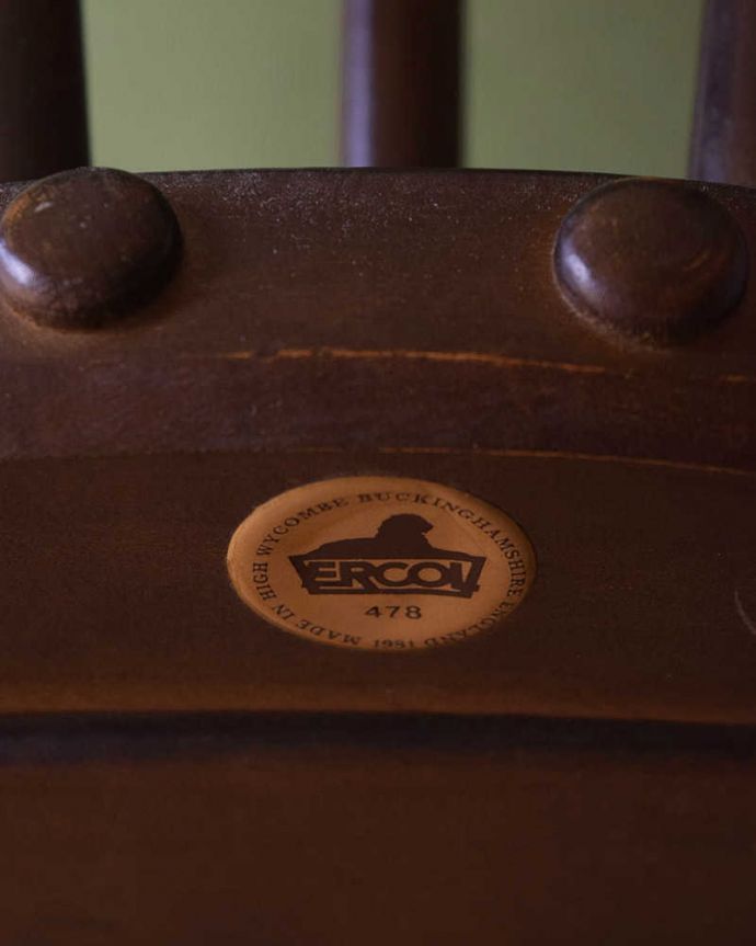 アーコールの家具　アンティーク チェア　アーコール社のアンティークソファ、1人掛けのラウンジチェア。アーコールのタグが残っていました。(x-459-c)