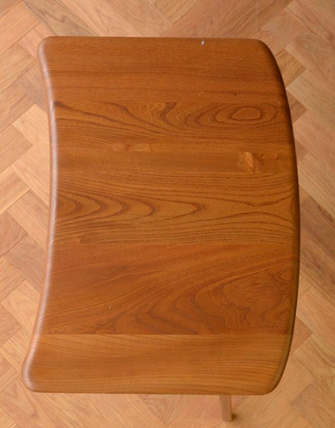 アーコールの家具 アンティーク家具 1970年代のアンティーク アーコール サイドテーブル。メンテナンスをしっかりしているので、ご安心ください。(x-470-f)