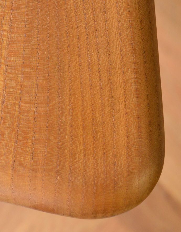 アーコールの家具 アンティーク家具 1970年代のアンティーク アーコール サイドテーブル。カーブが合う、アーコールのダイニングテーブルにくっつけて使うことができます。(x-470-f)