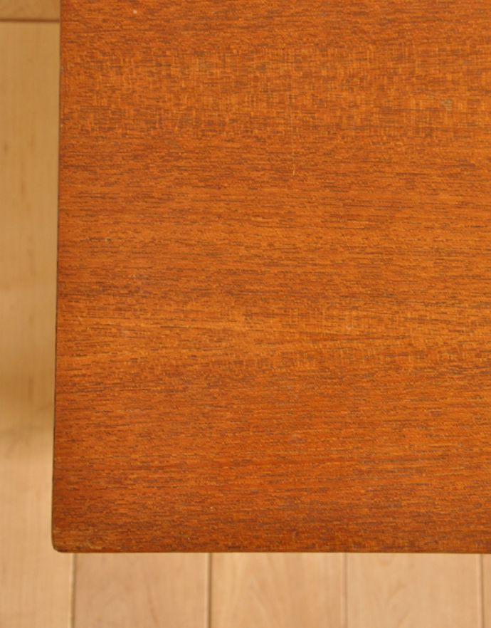 ロイドテーブル　アンティーク家具　ヴィンテージの北欧インテリア、長方形のコーヒーテーブル。メンテナンスをしっかりしてるので安心してお使い頂けます。(x-483-f-1)