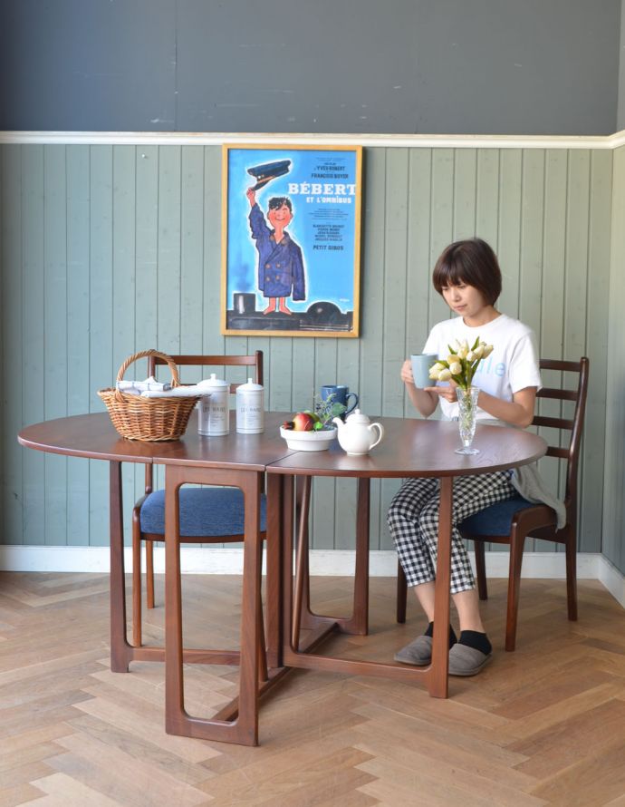 アンティークのテーブル　アンティーク家具　北欧スタイルのヴィンテージ家具、ドロップリーフテーブル（伸張式）。大人気のダイニングテーブル。(x-543-f-1)