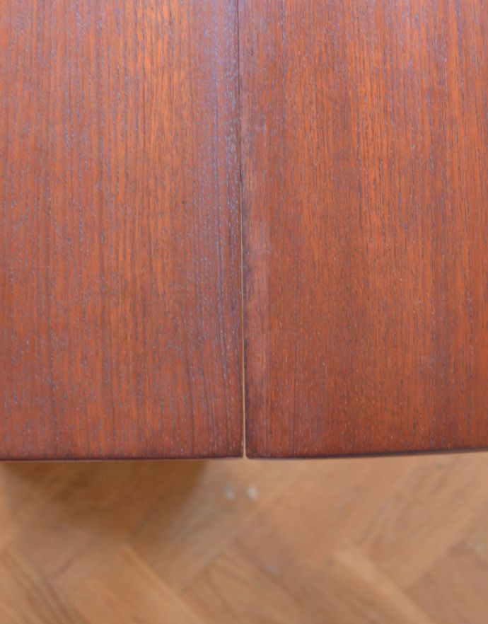 アンティークのテーブル　アンティーク家具　北欧スタイルのヴィンテージ家具、ドロップリーフテーブル（伸張式）。メンテナンスをしてありますので、つなぎ目も美しいです。(x-543-f-1)