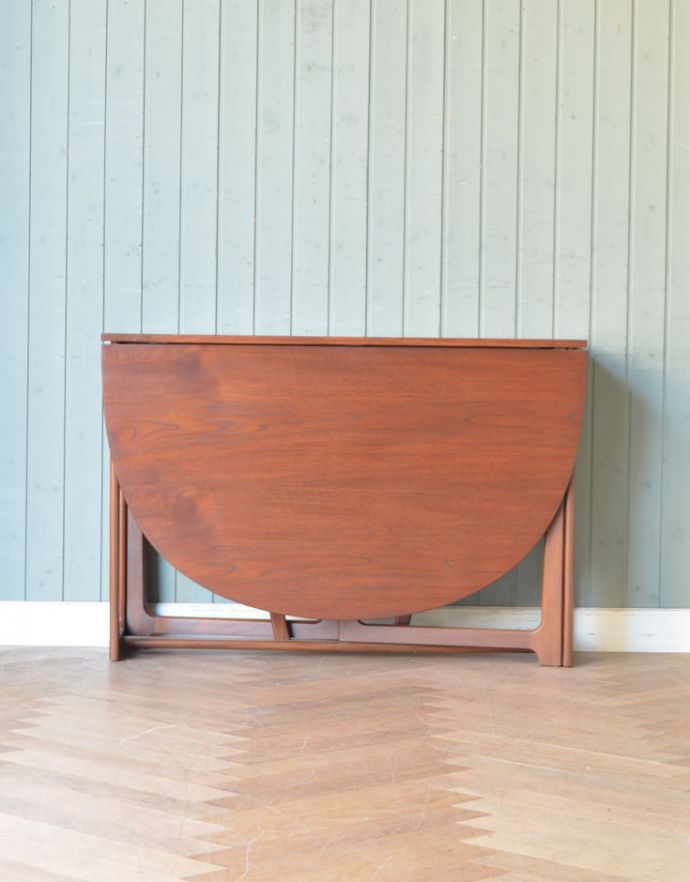 アンティークのテーブル　アンティーク家具　北欧スタイルのヴィンテージ家具、ドロップリーフテーブル（伸張式）。閉じたときです。(x-543-f-1)