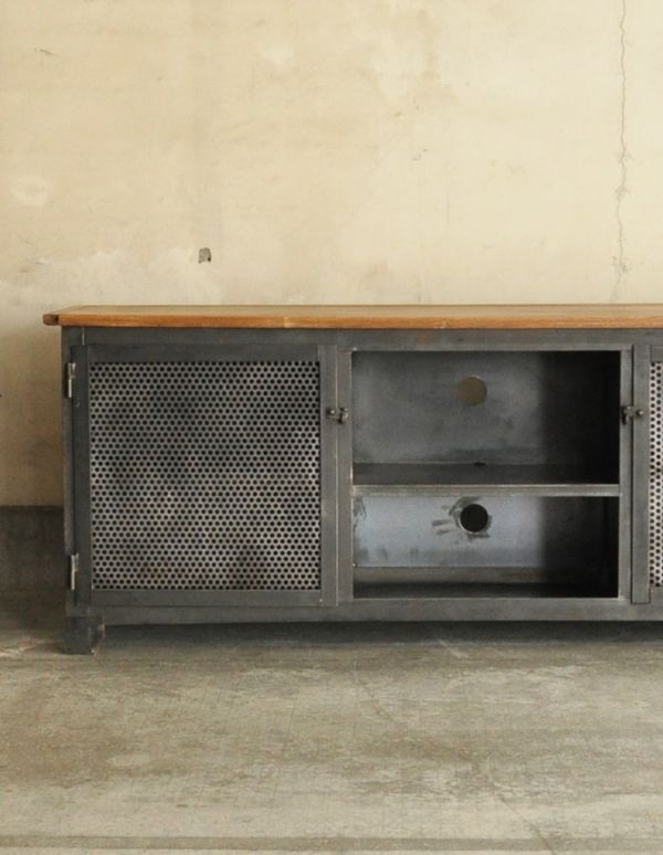 アンティークのキャビネット　アンティーク家具　カッコいいアンティーク家具、テレビ台に使えるメタルサイドボード。オシャレなデザインがさすがフランスの家具。(x-605-f)